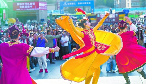 逸富盈策略 天山南北，曼舞欢歌